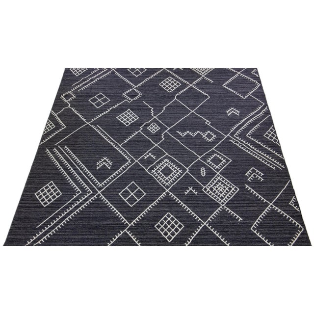 Modern Early 21st Century Modern Kilim Grey Flatweave Wool Rug With Geometric Motif by Apaadana For Sale - Image 3 of 7