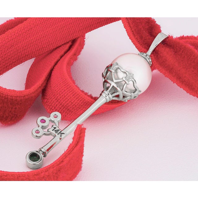 Modern Key Pendant With Pearl in 14k Gold For Sale - Image 3 of 9