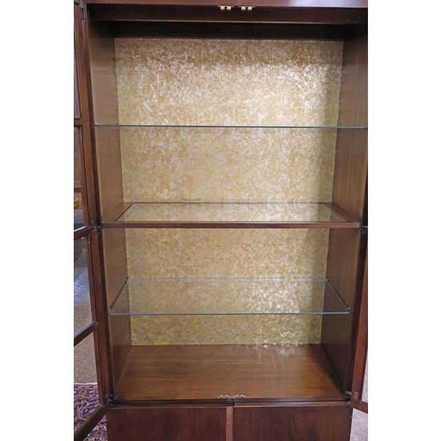 1970s Pair of John Widdicomb Mahogany Hollywood Regency China Display Cabinets For Sale - Image 16 of 17