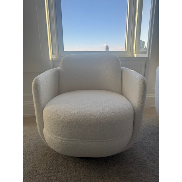 Sebastian Herkner Contemporary Pair of White Swivel Chairs Attributed to Sebastian Herkner for Wittmann For Sale - Image 4 of 7