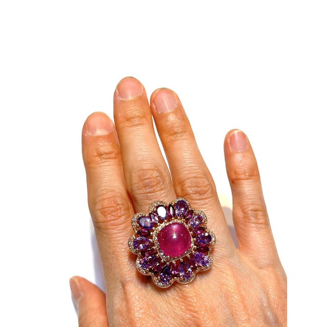 Art Deco Bochic "Flamenco" Vintage Ruby & Multi Color Gems Cocktail Ring 18K Gold & Silver For Sale - Image 3 of 18
