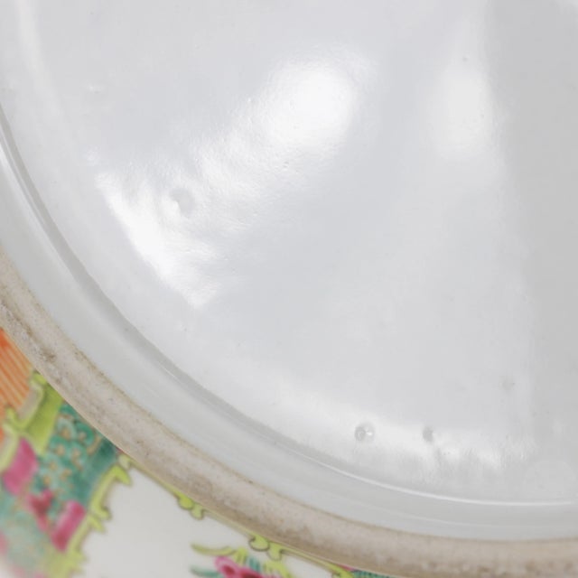 Early 20th-Century Export Porcelain Cantonese-Style Famille Rose Bowl For Sale In New York - Image 6 of 10