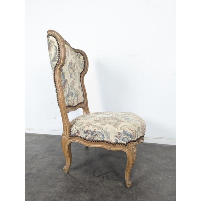 Louis XV Style Longue Chair in Wood with Floral Fabric For Sale - Image 4 of 6