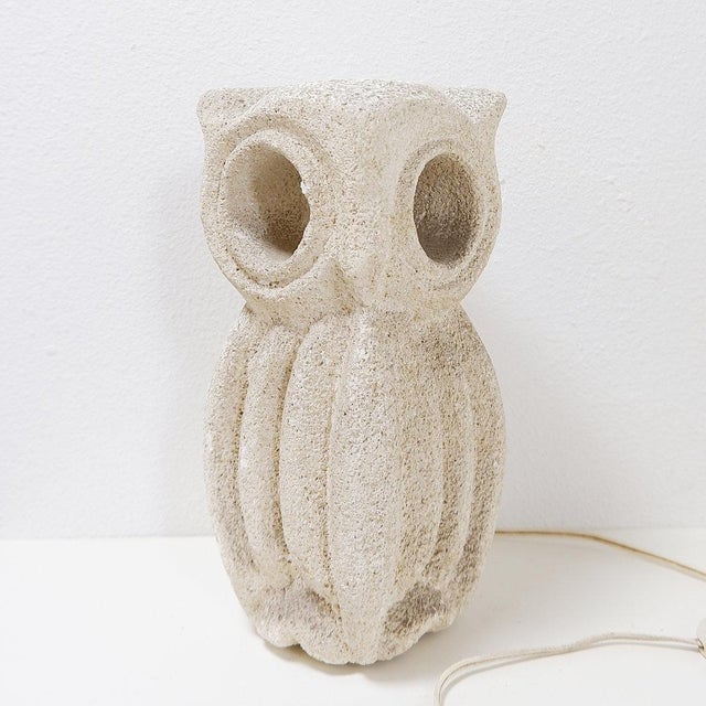 Owl sculpture - Decorative lamp Measures : 16x16cm H:26,5cm Material : Limestone Owl lamp in limestone by Albert Tormos,...