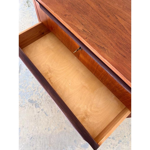 Teak Chest of Drawers with Continuous Handles and Lock, Denmark, 1960s For Sale - Image 5 of 11
