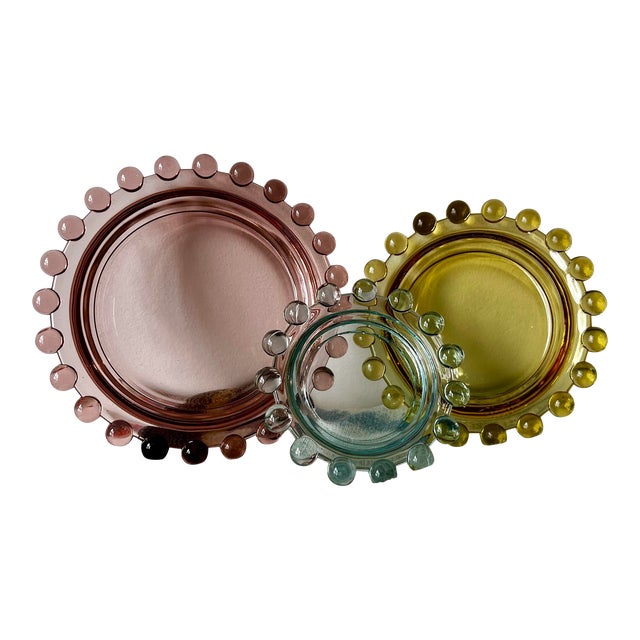 Mid 20th Century Multicolor Candlewick Ashtray Nesting- Set of 3 For Sale