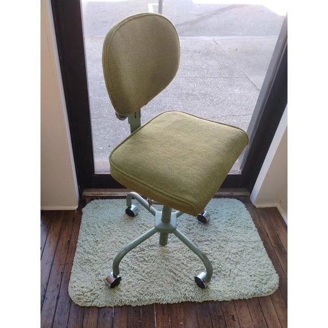 Metal 1970s Avocado Dept of Education MCM Industrial Rolling Chair For Sale - Image 7 of 13