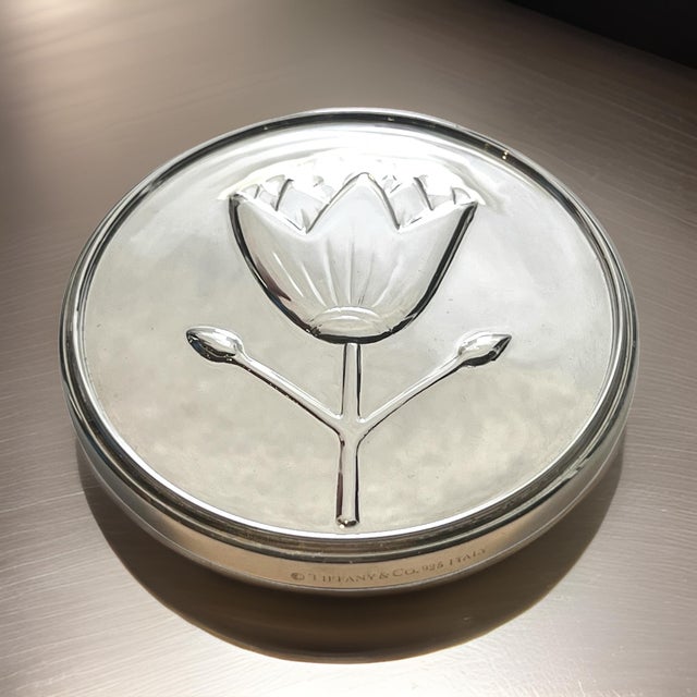 1990s Tiffany & Co Estate Fashion Tulip Hand Mirror Sterling Silver 74.78 Grams For Sale - Image 5 of 9