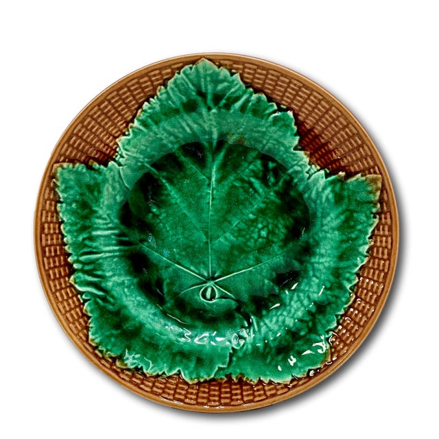 Beautiful Antique Late 19th Century Victorian Basket & Leaf Majolica Dish With Bracket for Wall Plate Hanging Display For Sale - Image 4 of 9