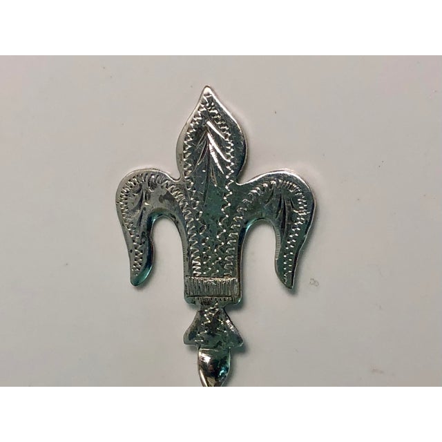 Antique Mother of Pearl Sterling Fleur De Lis Caviar Spoon For Sale - Image 4 of 8