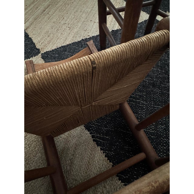 French Provincial 1950s Pair of Handcrafted Oak and Woven Rush Chairs, Northern Michigan, Mackinac Amish Joinery For Sale - Image 3 of 4