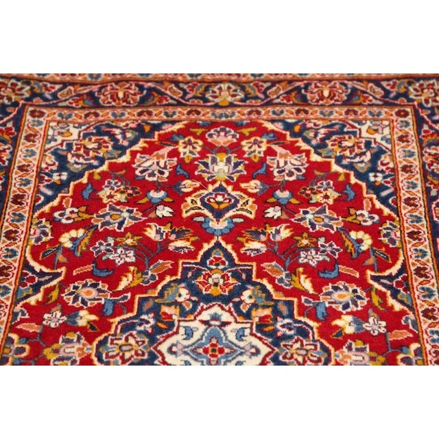Kashan Rug in Hand-Knotted Wool For Sale - Image 8 of 11