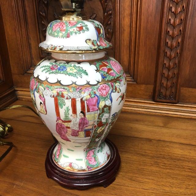 Mid 20th Century Chinoiserie Famille Rose Medallion Ginger Jar Lamp For Sale - Image 4 of 6