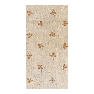 1940s Tan Ecru Abstract Folk Art Antique American Hooked Rug 4" X 8' Knotted Wool Carpet For Sale