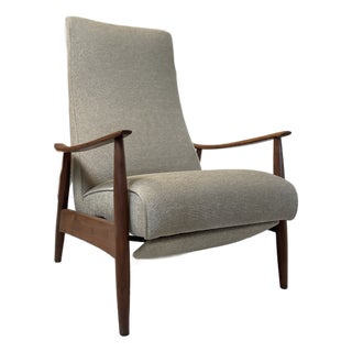 1950s Mid-Century Walnut Recliner in the Style of Milo Baughman for Thayer Coggin For Sale