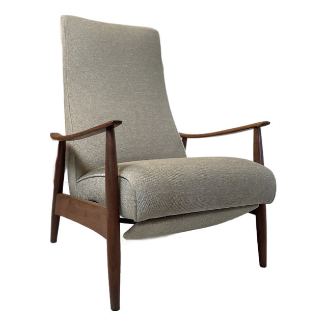 1950s Mid-Century Walnut Recliner in the Style of Milo Baughman for Thayer Coggin For Sale