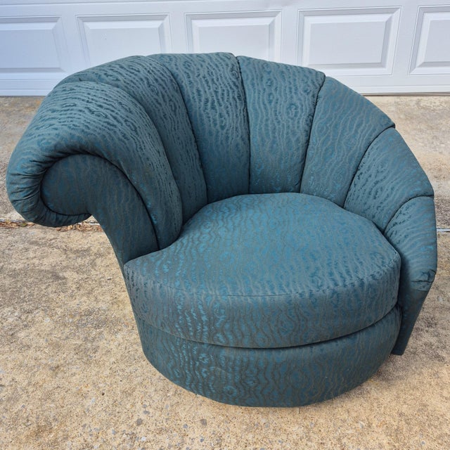 Vladimir Kagan 1980s Vintage Hollywood Regency Asymmetric Shell Back Swivel Chairs, Manner of Vladimir Kagan - A Pair For Sale - Image 4 of 15