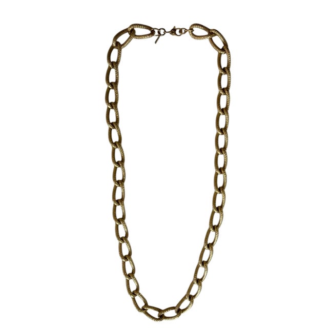 A great textured gold tone chain Circa 1980’s. Signed Monet.