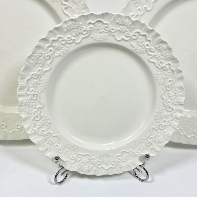 1989 Vintage English Americana Wedgwood for Ralph Lauren Le Blanc Claire Dinnerware - 2 Dinner, 1 Salad Plate For Sale - Image 6 of 10