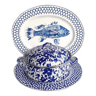 Late 20th Century Golden Rabbit Blue & White Enamelware Serveware Set ()Fish Platter, Splatter Lidded Dish & Polka Dot Serving Plate) - 3-Piece For Sale