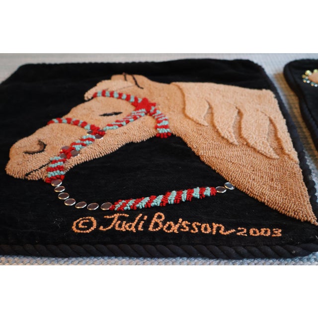 Vintage 2003–2004 Judi Boisson Hand-Hooked Equestrian Horse & Saddle Velvet Pillow Covers – Pair For Sale - Image 15 of 18