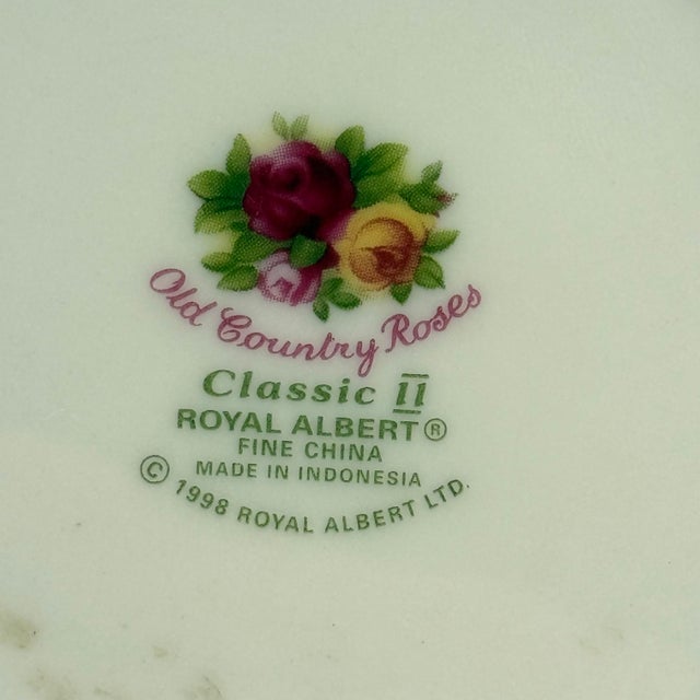 Royal Albert “Old Country Roses” Classic II Teapot, 1998 For Sale In Richmond - Image 6 of 7