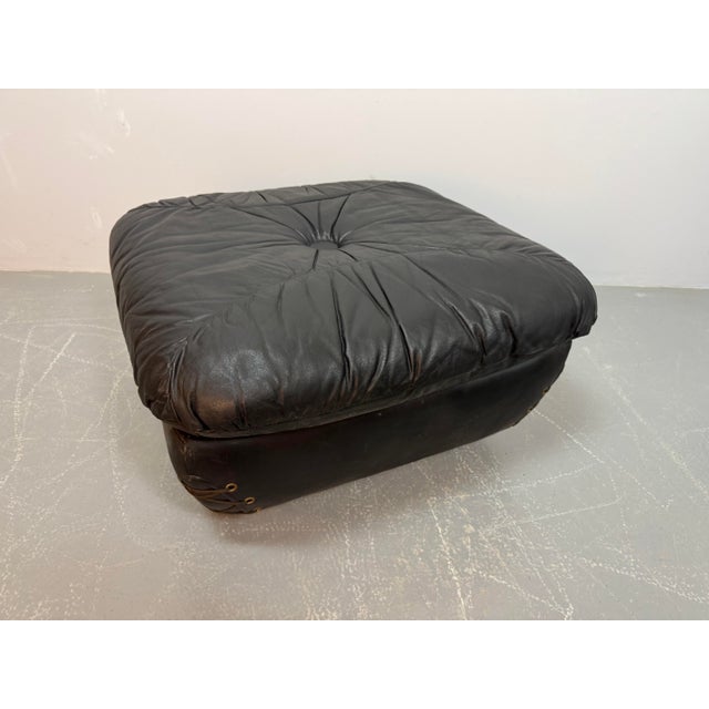 1970s Large Italian Space Age Postmodern Black Leather Ottoman with Cord Lacing from Busnelli, 1970s For Sale - Image 5 of 7