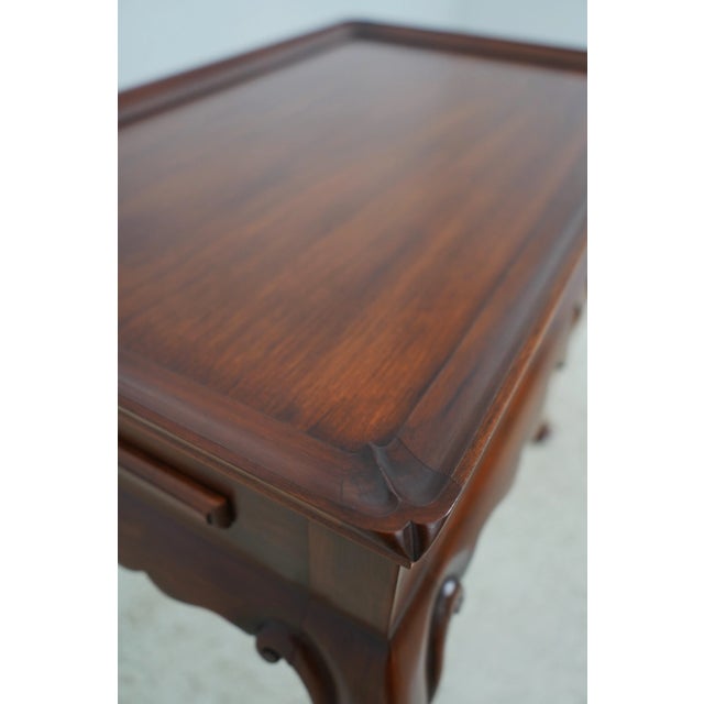1980s Henkel Harris Cherry Queen Anne 5416 Tea Table For Sale - Image 5 of 12