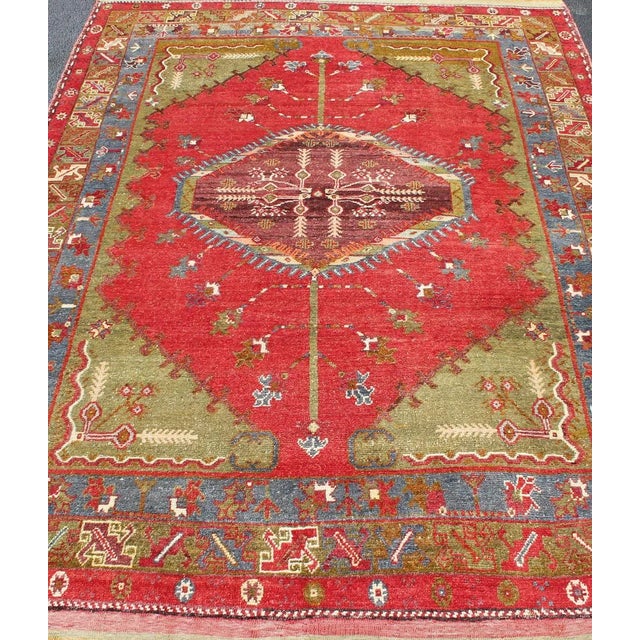 Mid 20th Century Antique Turkish Medallion Oushak Rug in Red, Green and Blue 6'0 X 8'6 For Sale - Image 5 of 13