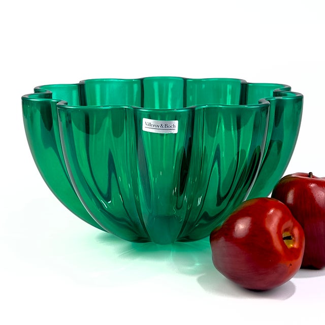 Elevate your home decor with this super striking vintage Villeroy & Boch 'Neptun' emerald green art glass bowl. Crafted...