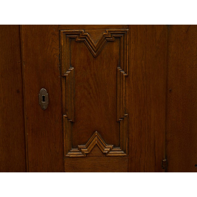 Italian 1820s Small Oak Cabinet with Single Door and Geometric Carved Motif For Sale In Atlanta - Image 6 of 11