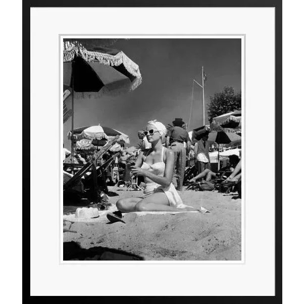 Grace Kelly On The Beach' by Galerie Prints Grace Kelly on the set of “To Catch a Thief” 1955. By Galerie Prints Gorgeous...