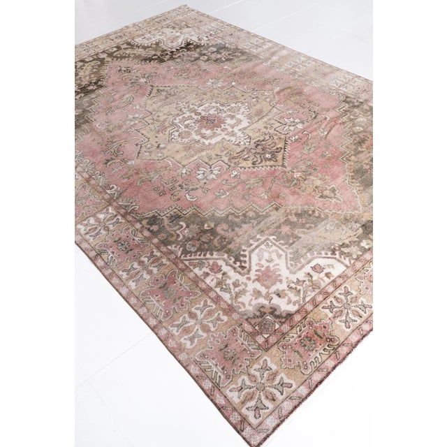 Pink District Loom Vintage Sivas Area Rug | Poplar For Sale - Image 8 of 18