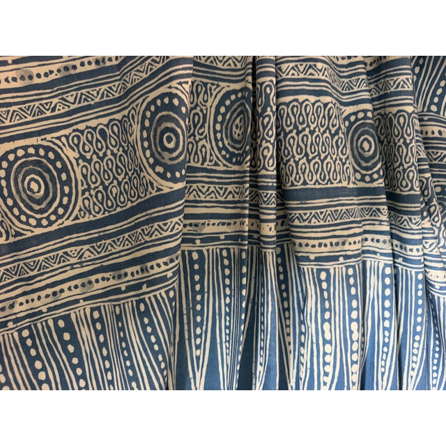Indian Lee Jofa Hollyhock/ Indian Zag 7 Yards Linen / Cotton Blend Fabric For Sale - Image 3 of 8
