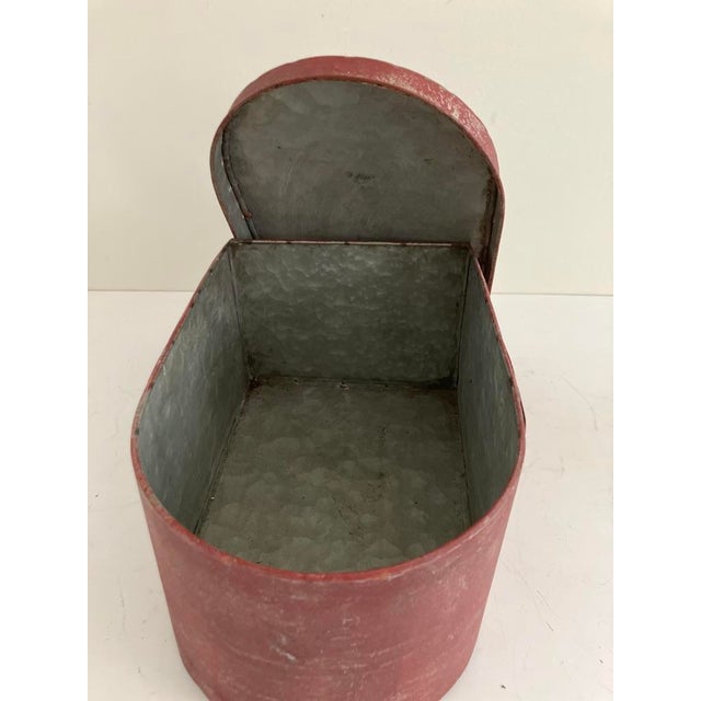 Farmhouse Vintage Red Metal Utility Can With Handle – Industrial Storage / Farmhouse Decor For Sale - Image 3 of 11