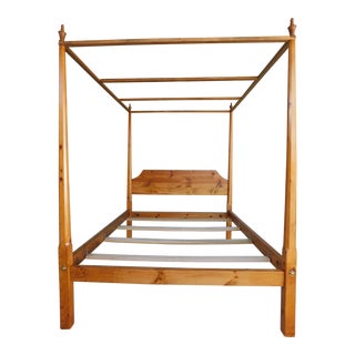 Custom Made Pine Shaker Style Queen Size Pencil Poster Bed With Tester For Sale