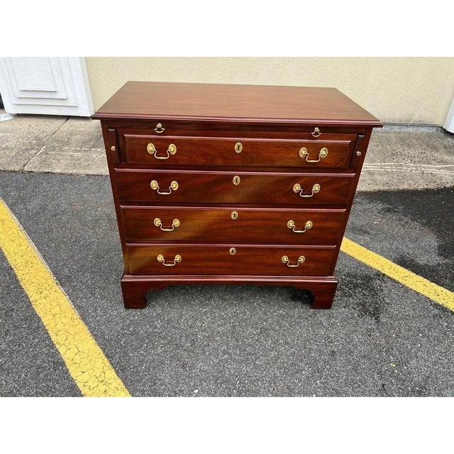 Henkel Harris Chippendale Style Solid Mahogany 4 Drawers Bachelor’s Chest. Solid mahogany , well made, finished back ,...