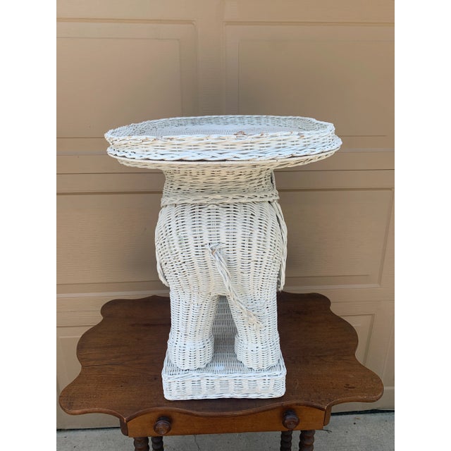 A Palm Beach Icon | White Wicker Elephant Drinks Table, 1970s For Sale - Image 11 of 12