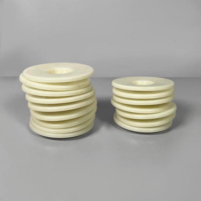 Angelo Mangiarotti Italian Modern White Plastic Cups and Saucers from Angelo Mangiarotti, 1970s, Set of 23 For Sale - Image 4 of 11