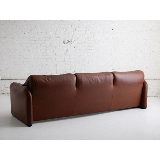 Maralunga Sofa in Leather by Vico Magistretti for Cassina For Sale In New York - Image 6 of 11