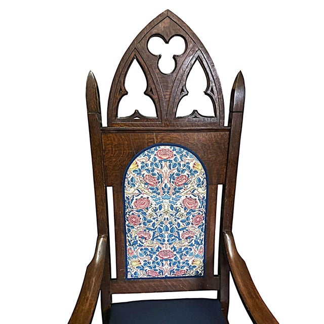 William Morris 19th Century English Oak Bishop’s Throne Reupholstered With Leather and William Morris ‘Rose’ Linen For Sale - Image 4 of 10