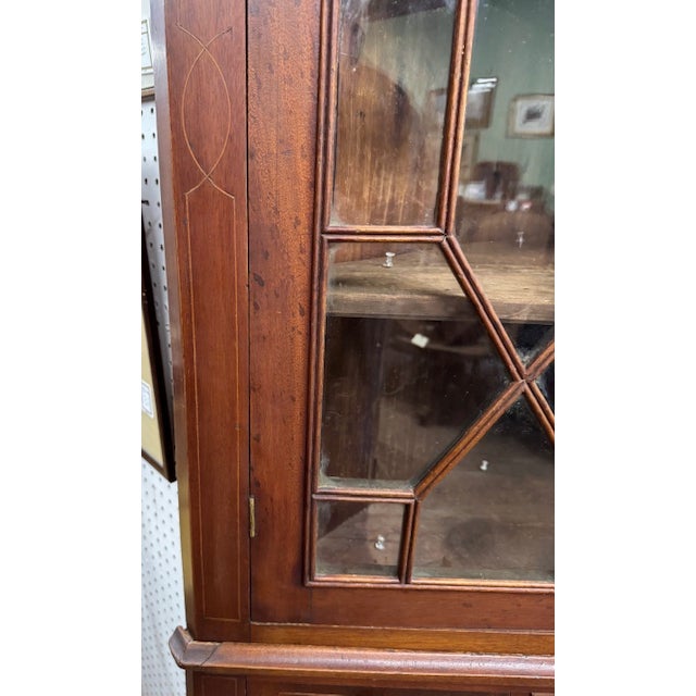 Early 20th Century Early 20th Century Bench Made Inlaid Mahogany Federal Style 2 Piece Corner Cupboard For Sale - Image 5 of 14