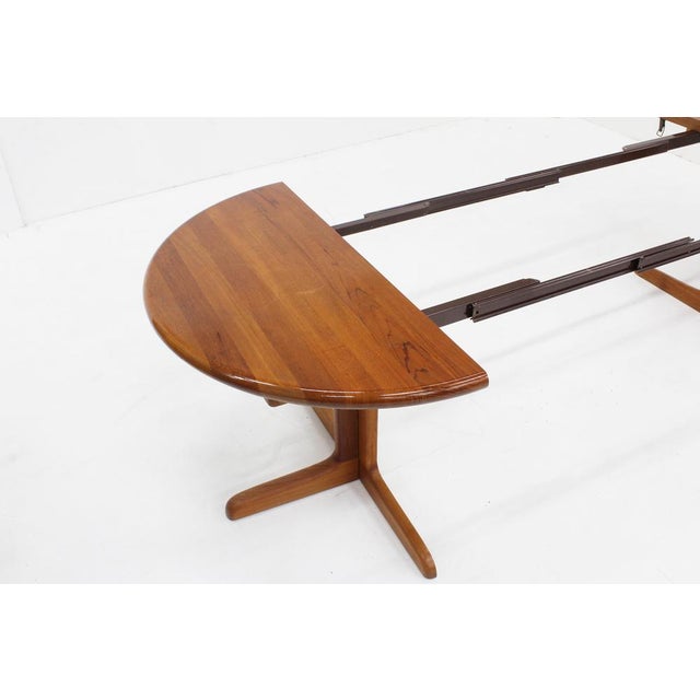 Vintage Danish Round Extendable Dining Table in Teak from Langeskov Möbelfabrik, 1960s For Sale - Image 4 of 9