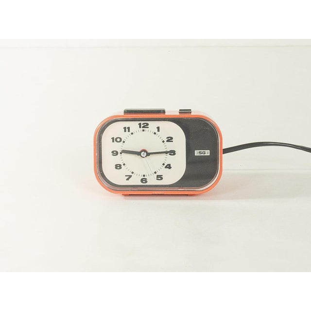 Braun PHASE2 Alarm Clock, Dieter Rams Depth: 8 cm Width: 12 cm Height: 8 cm Good condition with slight signs of use.