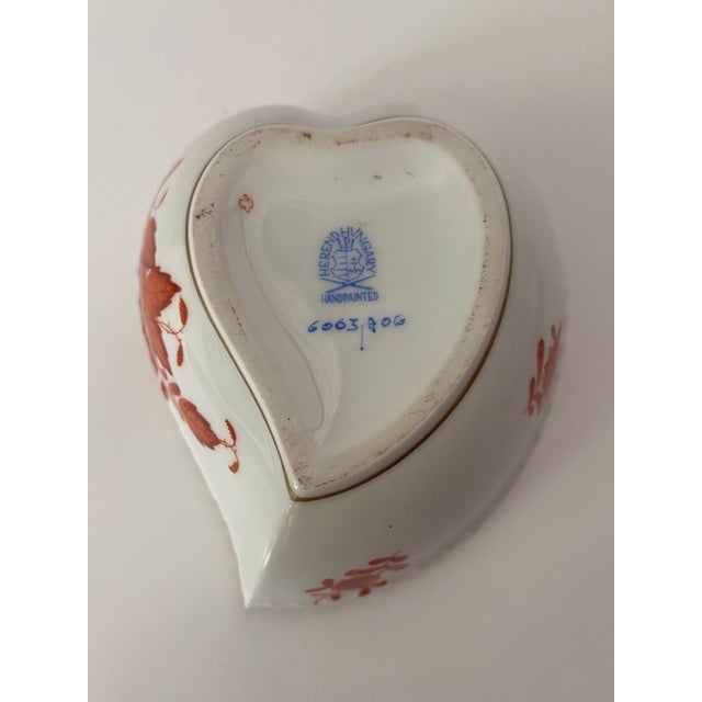 Charming Herend Rust Chinese Bouquet lidded box accented in gold.. Heart or leaf shape with roses on lid. Measures 4.5...