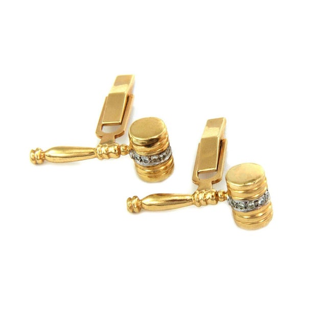This pair of cufflinks are a perfect gift for judges or lawyers. They are crafted from 14k yellow gold featuring a judge...