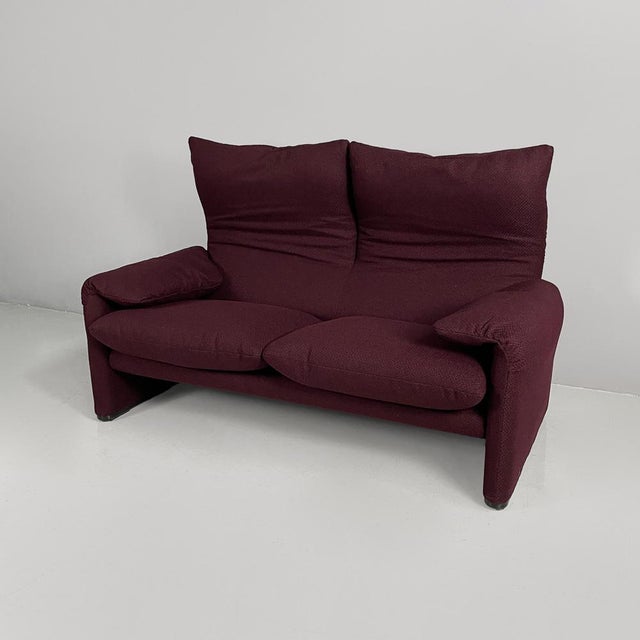 Italian modern burgundy fabric sofa Maralunga by Vico Magistretti for Cassina, 1970s Two-seater sofa model Maralunga in...