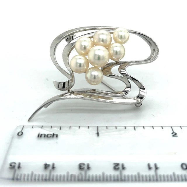 1990s Mikimoto Estate Akoya Pearl Brooch Pin Sterling Silver For Sale - Image 4 of 9