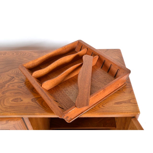 Mid-Century Modern Windsor Sideboard in Elm and Beech by Lucian Ercolani for Ercol, 1955 For Sale - Image 12 of 18