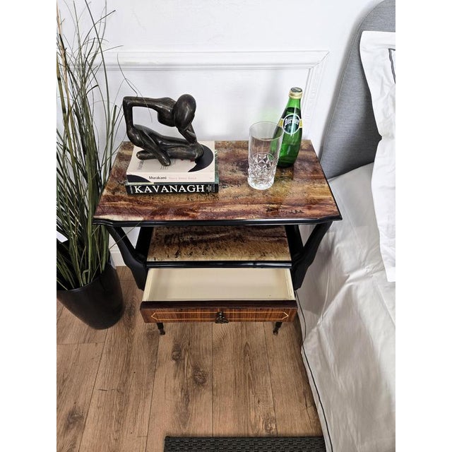 Mid-Century Italian Art Deco Style Bedside Tables in Walnut with Glass Tops, 1950s, Set of 2 For Sale - Image 4 of 10